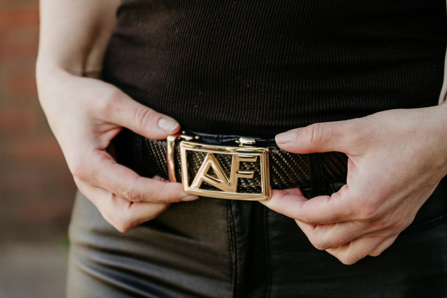 Women's belt made of carbon with leather (inside)